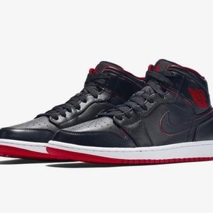 21015 Air Jordan 1 Mid Black Red